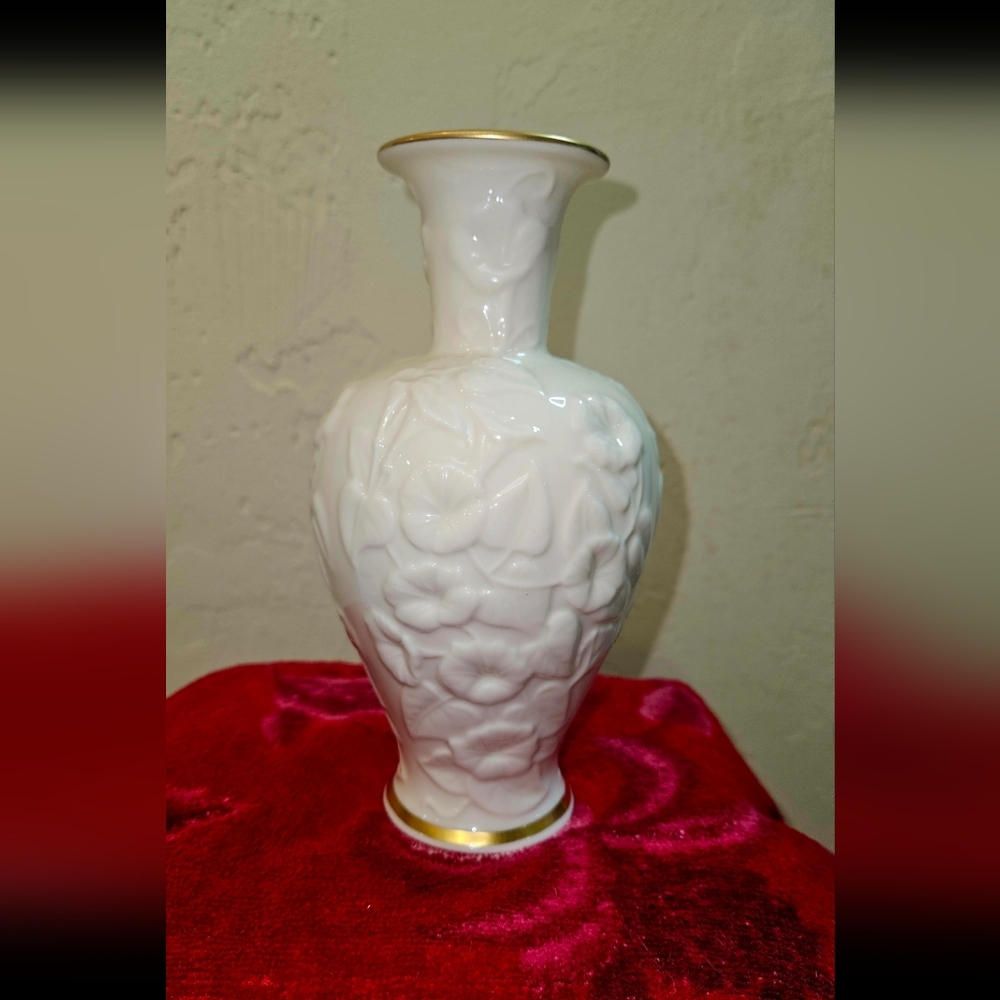 LENOX "FLOWERS OF AFFECTION" FINE IVORY CHINA LIMITED ED. FLOWERS & BIRDS VASE